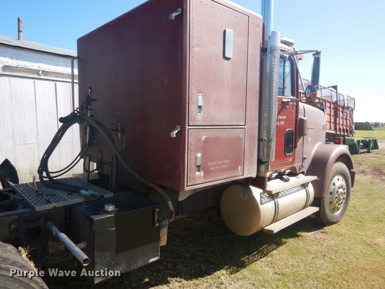 image for item DD4505 1987 International semi truck