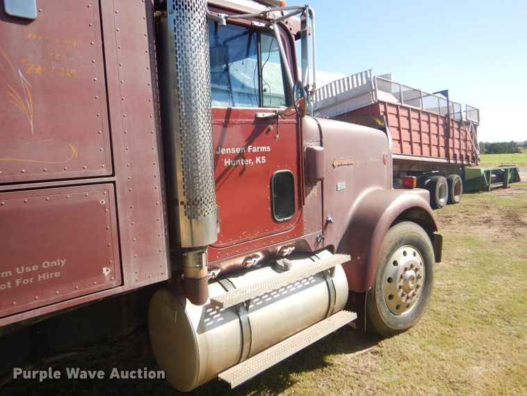 image for item DD4505 1987 International semi truck