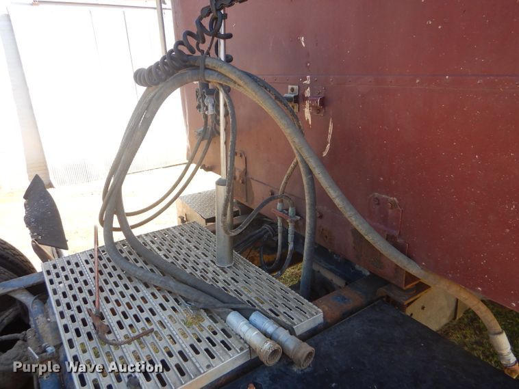 image for item DD4505 1987 International semi truck