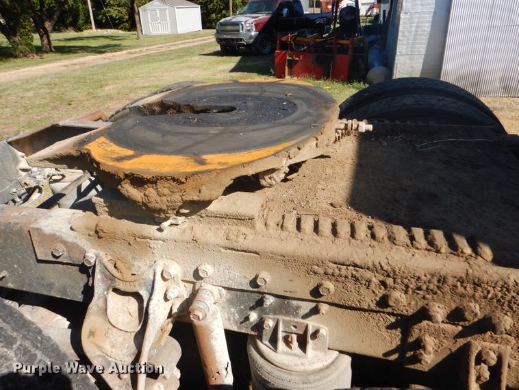 image for item DD4505 1987 International semi truck