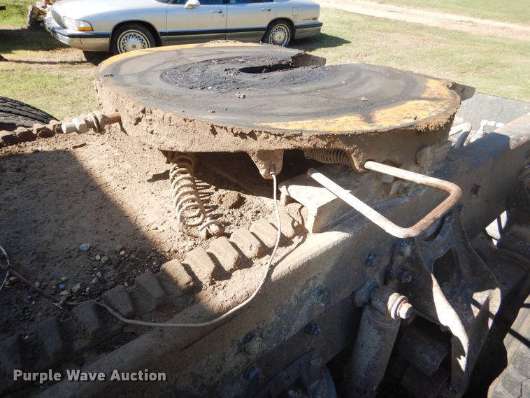 image for item DD4505 1987 International semi truck