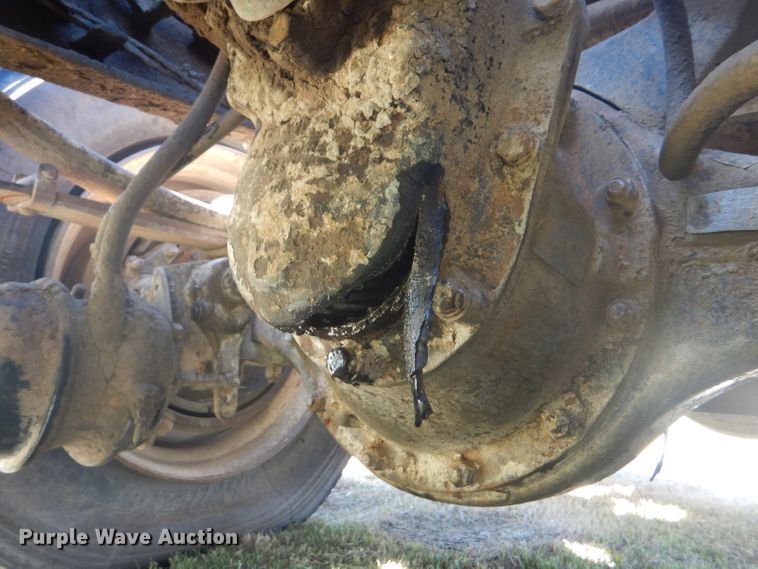 image for item DD4505 1987 International semi truck