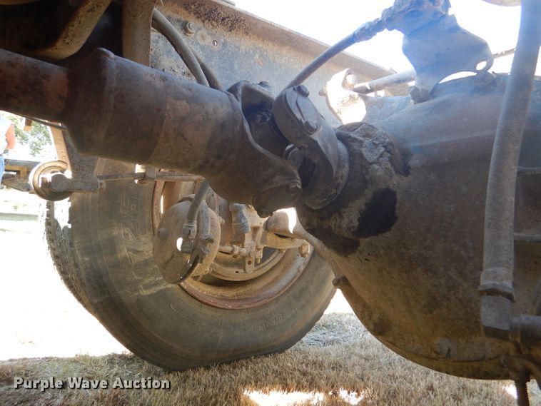 image for item DD4505 1987 International semi truck