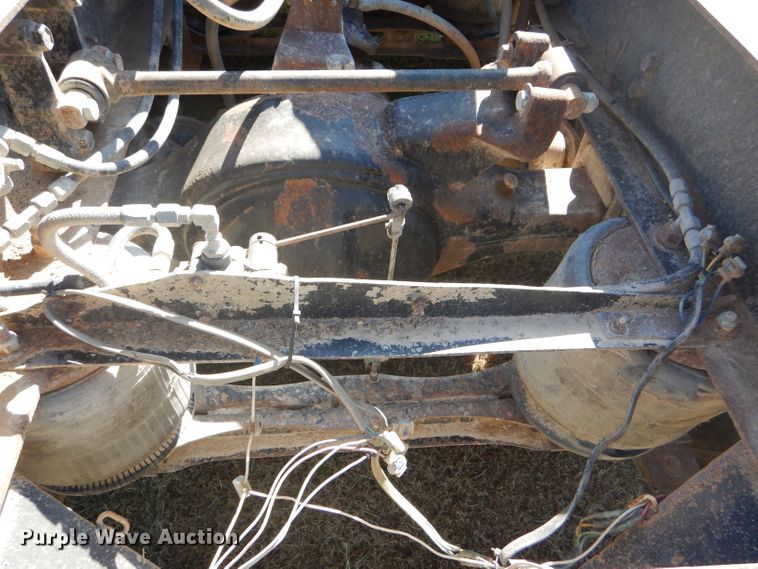 image for item DD4505 1987 International semi truck