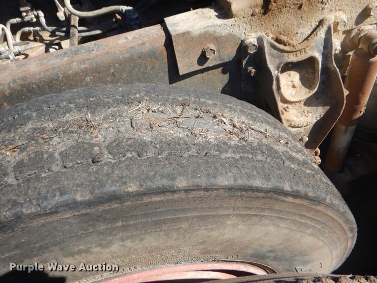 image for item DD4505 1987 International semi truck