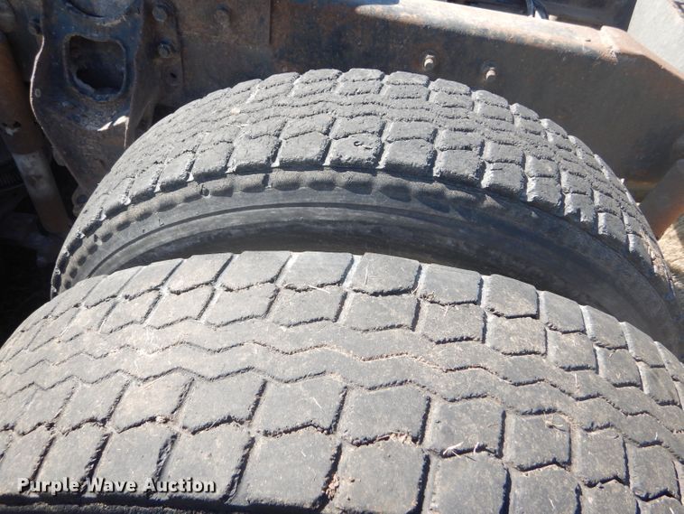 image for item DD4505 1987 International semi truck