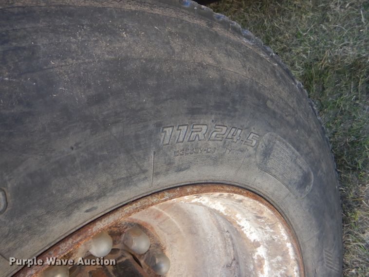 image for item DD4505 1987 International semi truck