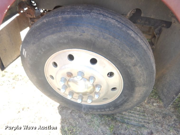 image for item DD4505 1987 International semi truck