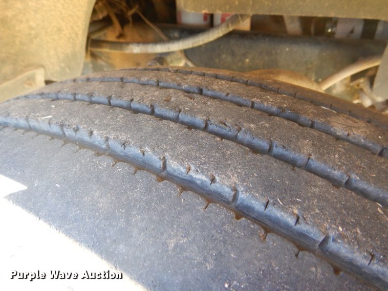 image for item DD4505 1987 International semi truck