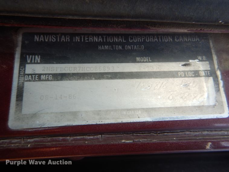 image for item DD4505 1987 International semi truck