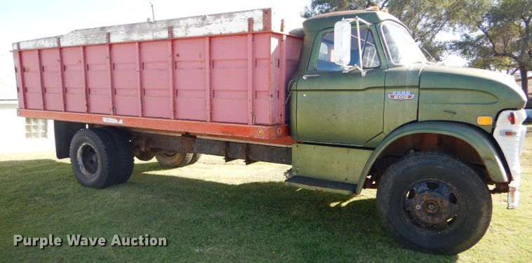 image for item DD4508 1969 Ford 600 grain truck