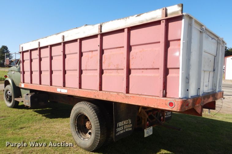 image for item DD4508 1969 Ford 600 grain truck