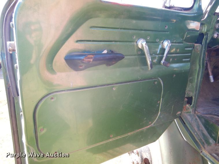 image for item DD4508 1969 Ford 600 grain truck