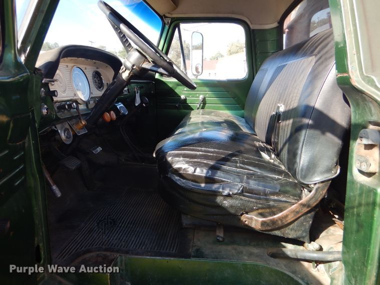 image for item DD4508 1969 Ford 600 grain truck