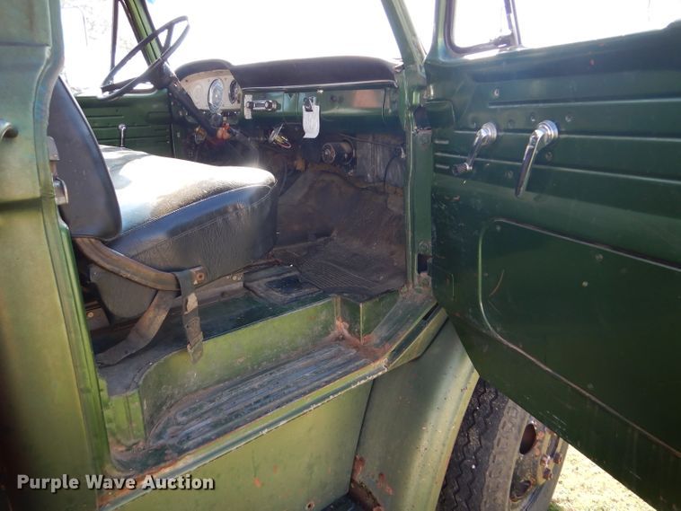 image for item DD4508 1969 Ford 600 grain truck