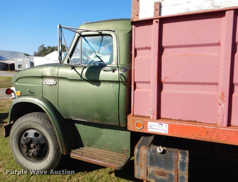 image for item DD4508 1969 Ford 600 grain truck