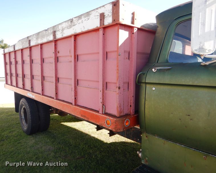 image for item DD4508 1969 Ford 600 grain truck