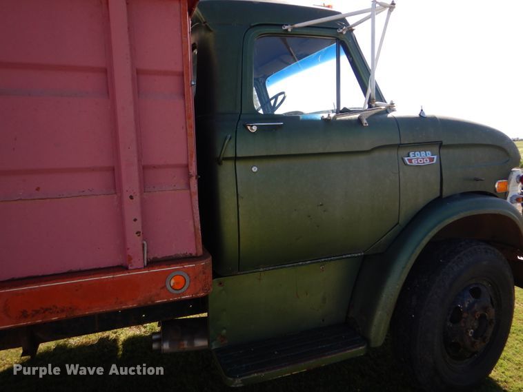 image for item DD4508 1969 Ford 600 grain truck