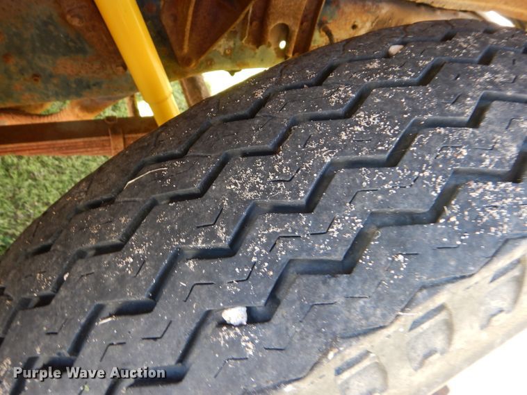 image for item DD4508 1969 Ford 600 grain truck