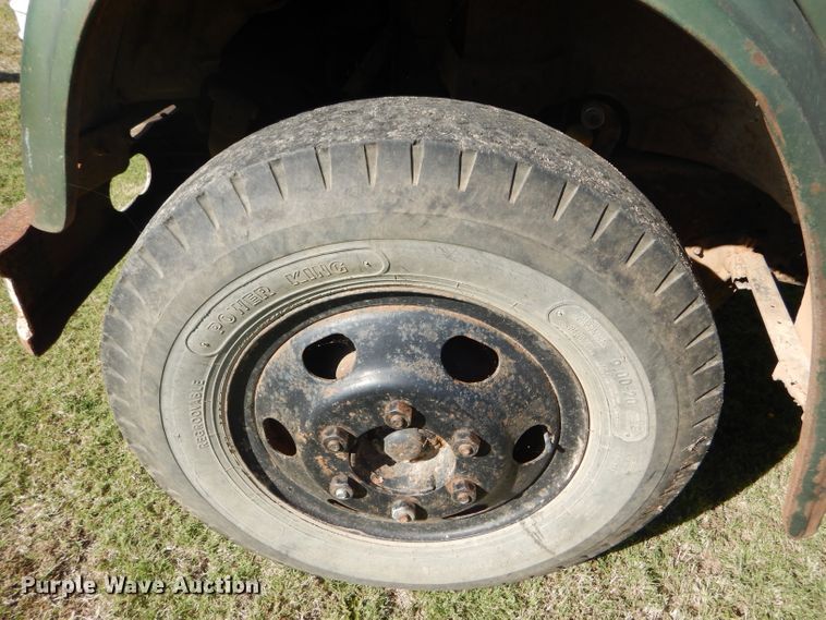 image for item DD4508 1969 Ford 600 grain truck