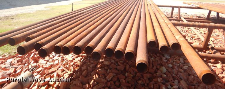 image for item DD4513 Approximately 20 oilfield pipes