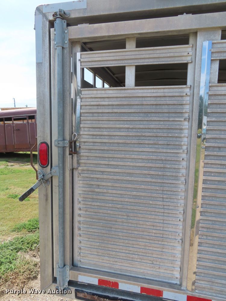 image for item DD6405 2005 Travalong livestock trailer