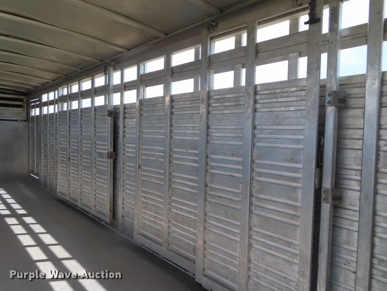 image for item DD6405 2005 Travalong livestock trailer