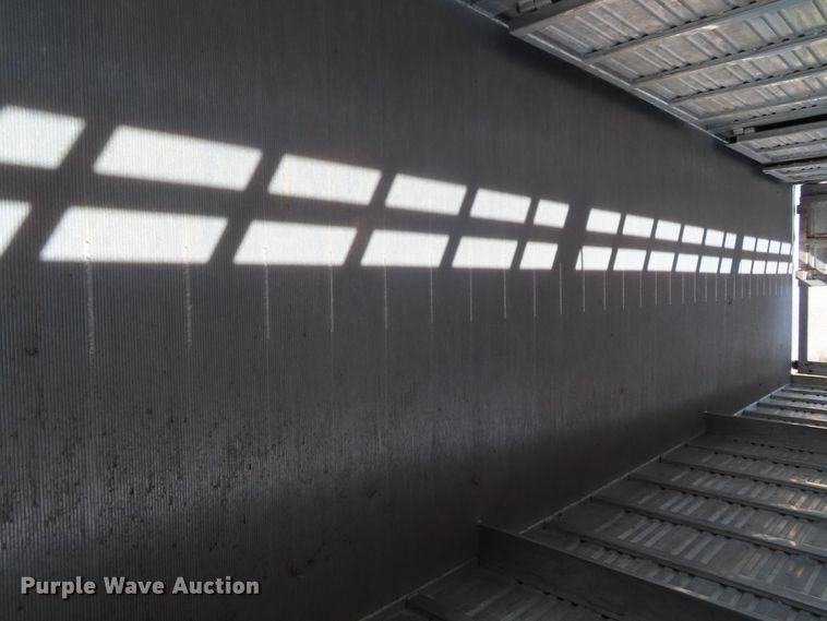 image for item DD6405 2005 Travalong livestock trailer