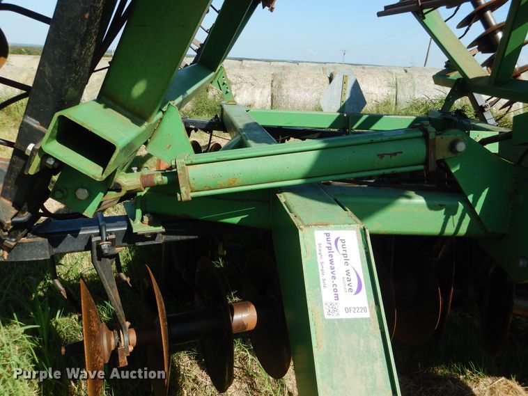image for item DF2220 John Deere 630 disk