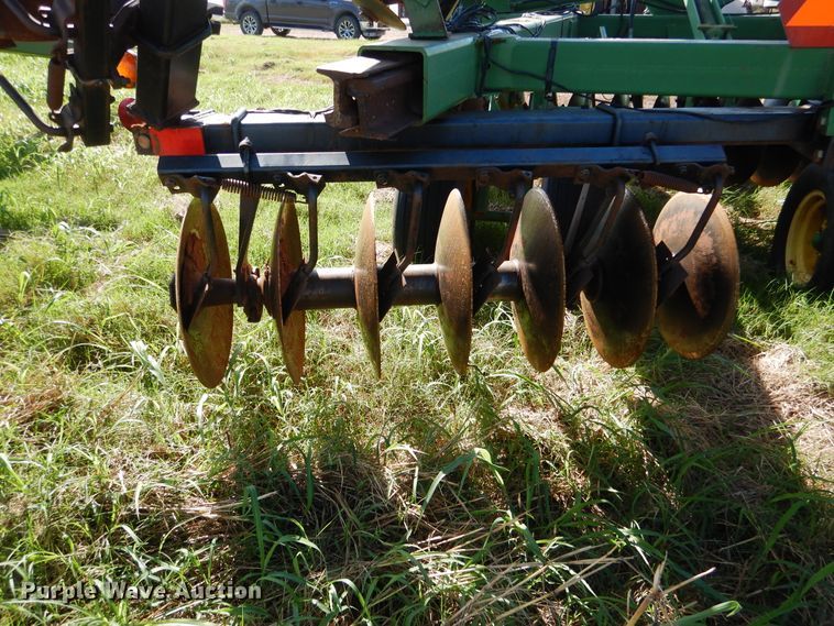 image for item DF2220 John Deere 630 disk