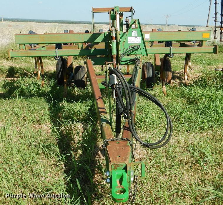 image for item DF2236 John Deere 680 chisel