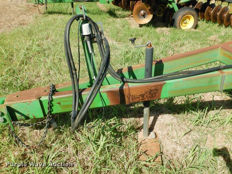 image for item DF2236 John Deere 680 chisel