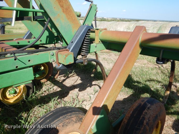 image for item DF2236 John Deere 680 chisel