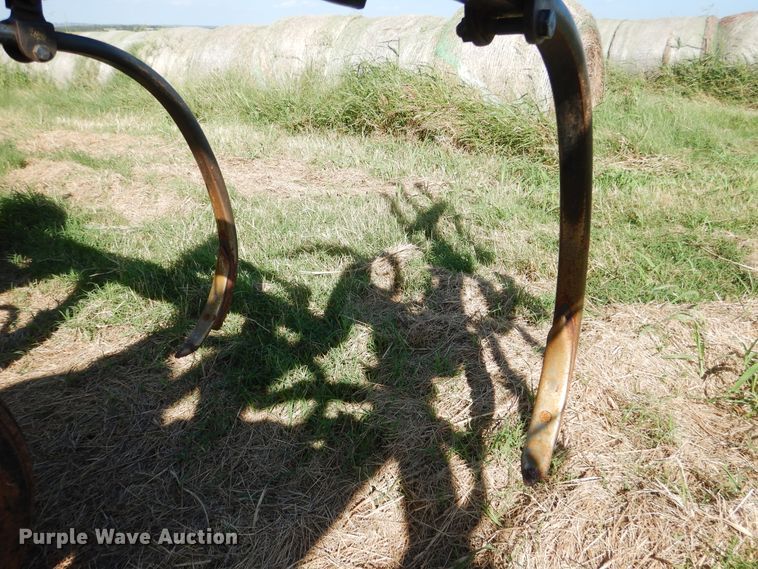 image for item DF2236 John Deere 680 chisel