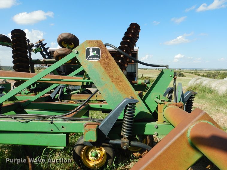 image for item DF2236 John Deere 680 chisel