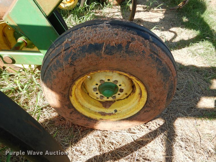 image for item DF2236 John Deere 680 chisel