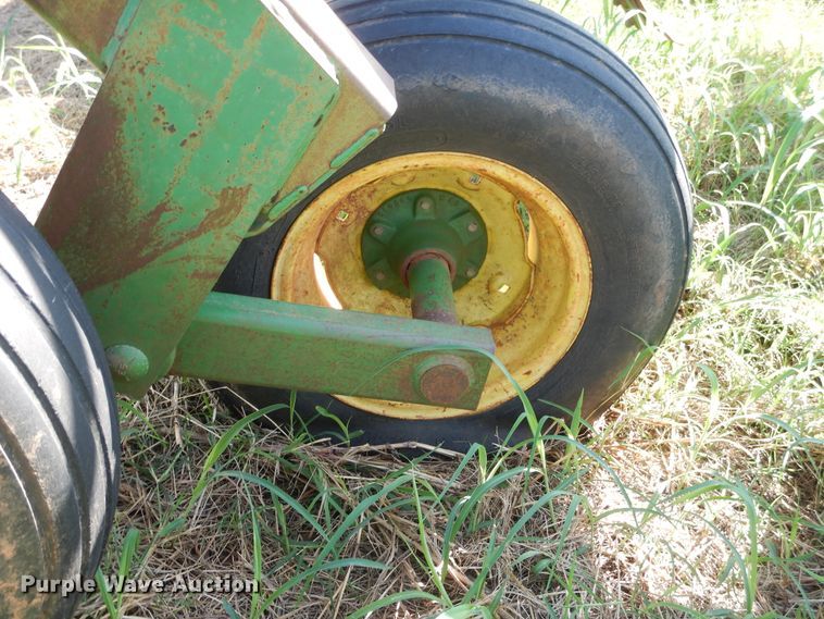 image for item DF2236 John Deere 680 chisel