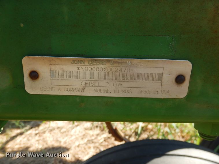 image for item DF2236 John Deere 680 chisel