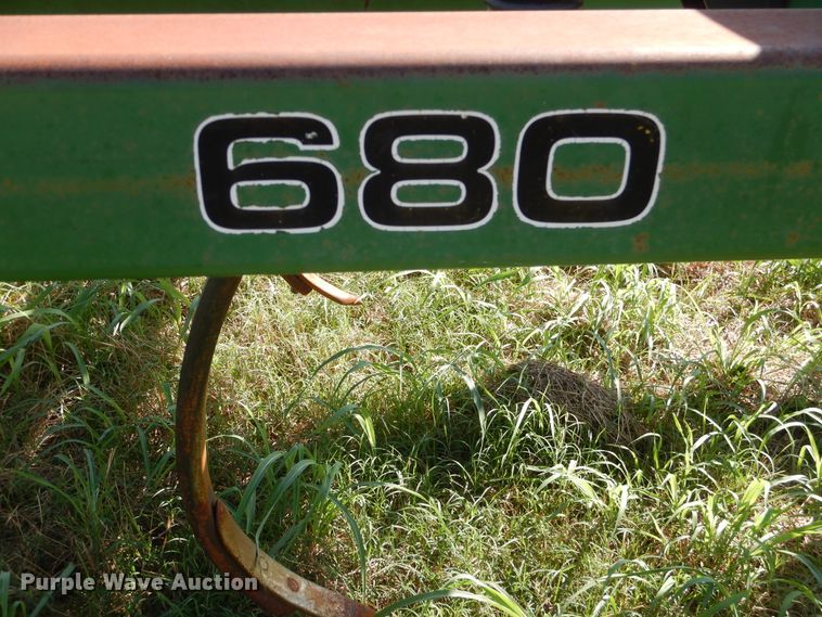 image for item DF2236 John Deere 680 chisel