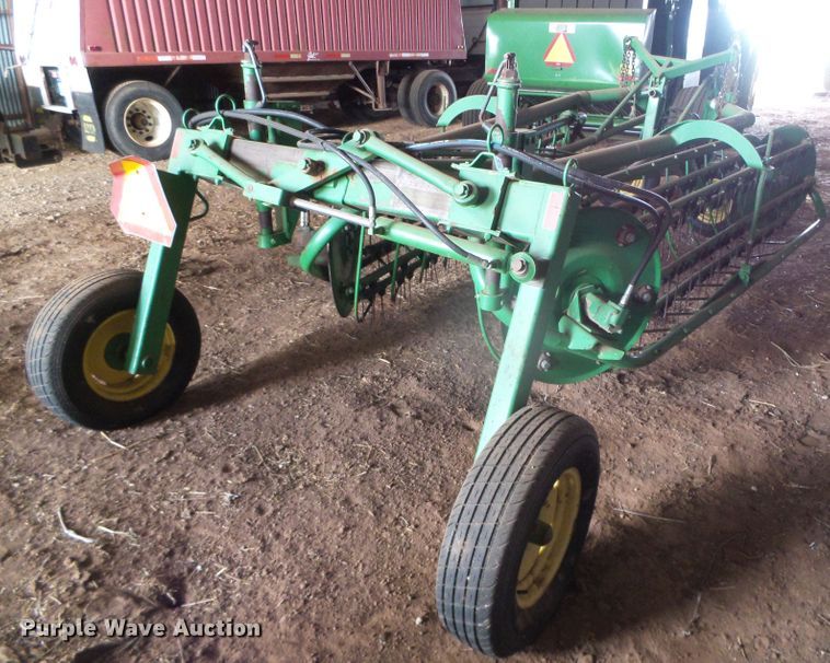 image for item DG0312 John Deere 705A hay rake