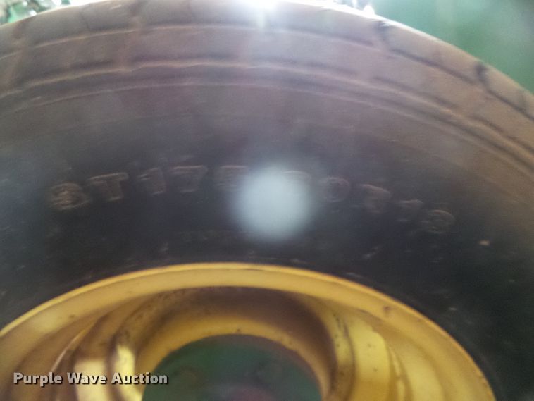 image for item DG0312 John Deere 705A hay rake