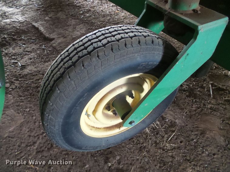 image for item DG0312 John Deere 705A hay rake