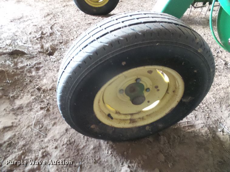 image for item DG0312 John Deere 705A hay rake