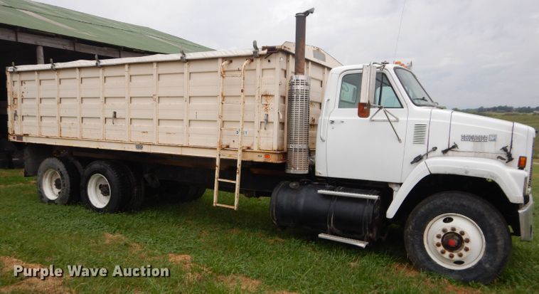 image for item DH2584 1988 GMC Brigadier grain truck