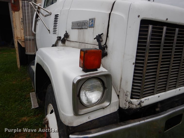 image for item DH2584 1988 GMC Brigadier grain truck
