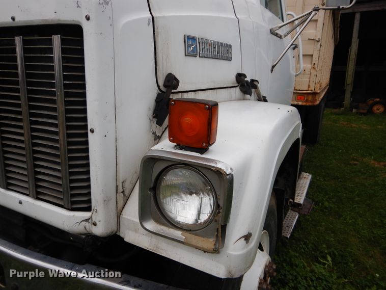 image for item DH2584 1988 GMC Brigadier grain truck