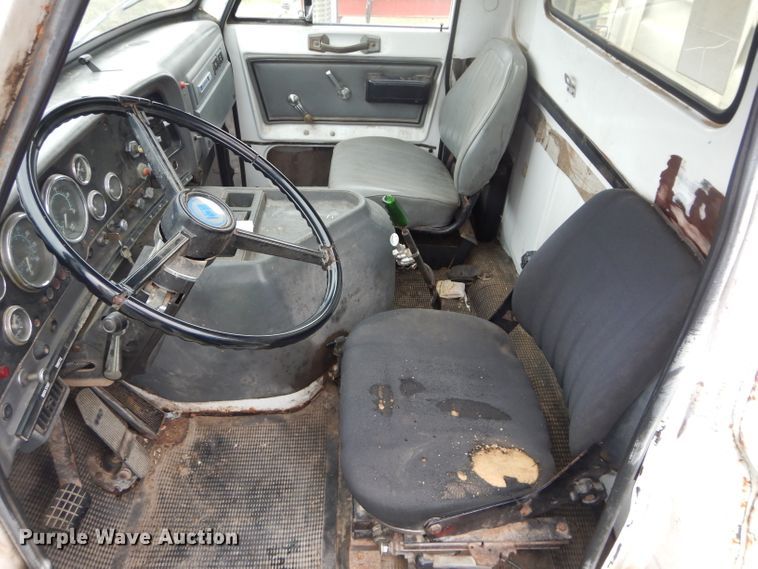 image for item DH2584 1988 GMC Brigadier grain truck