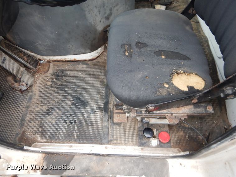 image for item DH2584 1988 GMC Brigadier grain truck