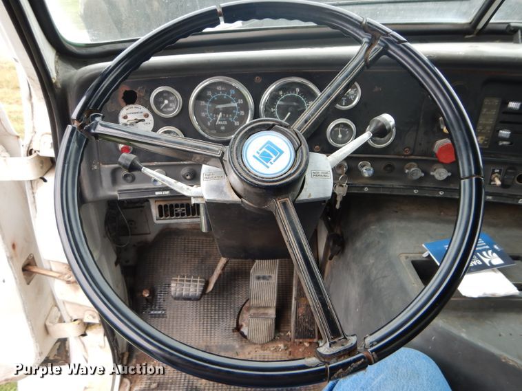 image for item DH2584 1988 GMC Brigadier grain truck