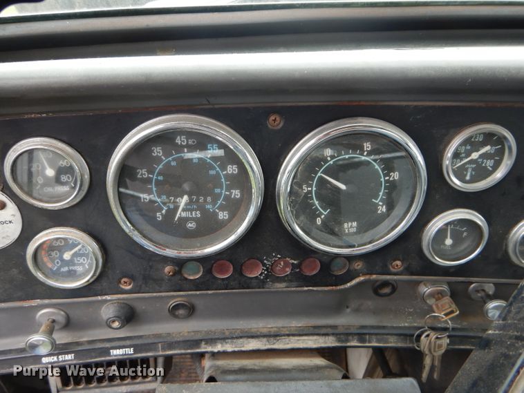 image for item DH2584 1988 GMC Brigadier grain truck